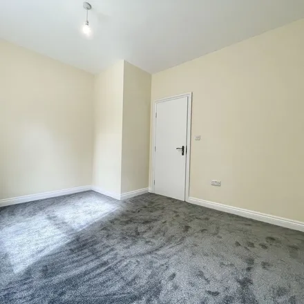 Image 1 - 61 Clarkegrove Road, Sheffield, S10 2NE, United Kingdom - Apartment for rent
