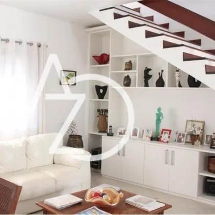 Buy this 5 bed house on Avenida Professora Romanda Gonçalves in Maravista, Niterói - RJ
