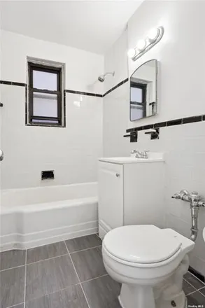 Image 4 - 143-36 Barclay Avenue, New York, NY 11355, USA - Apartment for sale