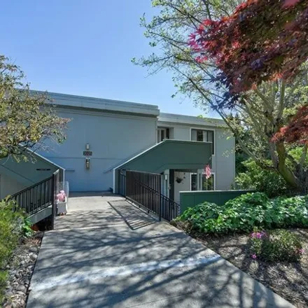 Buy this 2 bed condo on 2083 Oakmont Way in Walnut Creek, CA 94595