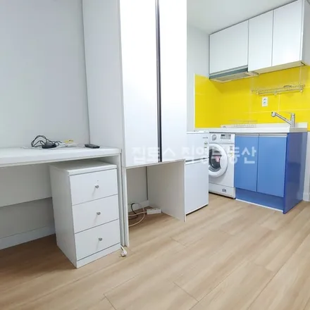 Rent this studio apartment on 서울특별시 서대문구 홍은동 409-23