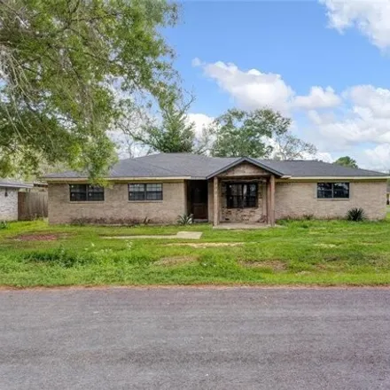 Image 3 - 487 Kansas Avenue North, Anahuac, Chambers County, TX 77514, USA - House for sale