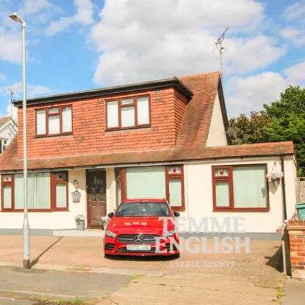 Image 2 - Cedar Avenue, Wickford, SS12 9DU, United Kingdom - House for sale