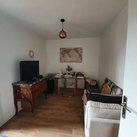 Rent this 3 bed apartment on 36B Rue des Fenouillères in 38180 Seyssins, France