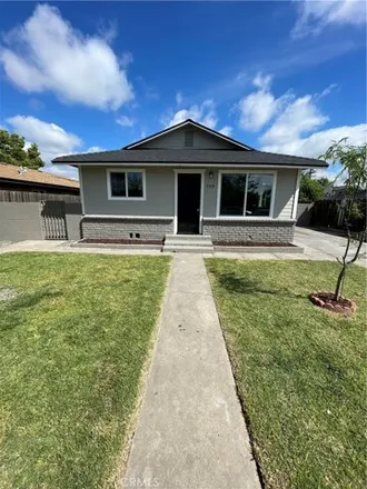Buy this 4 bed house on 548 East August Avenue in Reedley, CA 93654