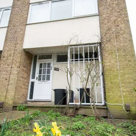 Rent this 5 bed apartment on unnamed road in London, SW15 3TQ
