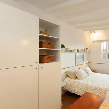 Rent this studio apartment on Carrer del Rec in 28, 08003 Barcelona