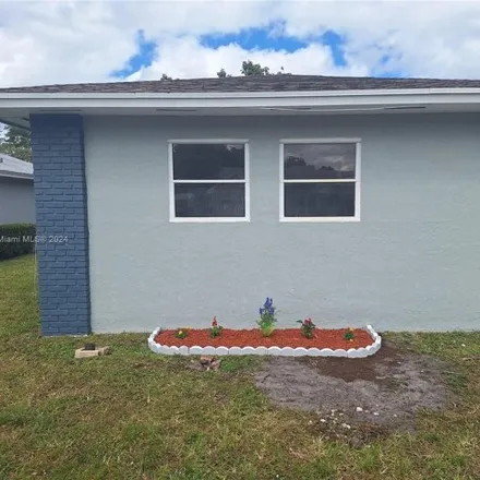 Image 3 - 2423 Dunhill Avenue, Miramar, FL 33025, USA - House for sale