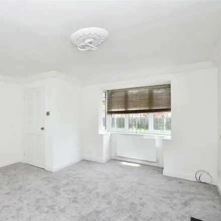 Image 3 - Abbey Place, Renishaw, S21 3TY, United Kingdom - Duplex for sale