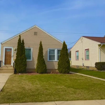 Buy this 2 bed house on 3661 South 20th Street in Milwaukee, WI 53221