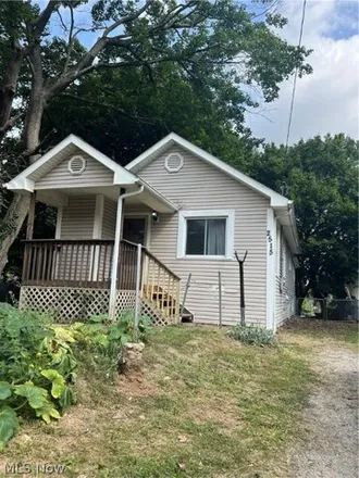 Buy this 3 bed house on 2515 Sanitarium Rd in Akron, Ohio