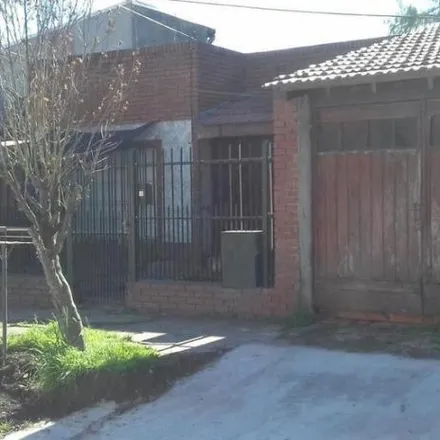 Buy this 2 bed house on Diagonal 180 - Sargento Primero Cisneros 4197 in Villa Godoy Cruz, 1655 José León Suárez