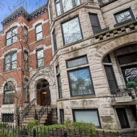 Buy this 6 bed house on 639 West Fullerton Parkway in Chicago, IL 60614