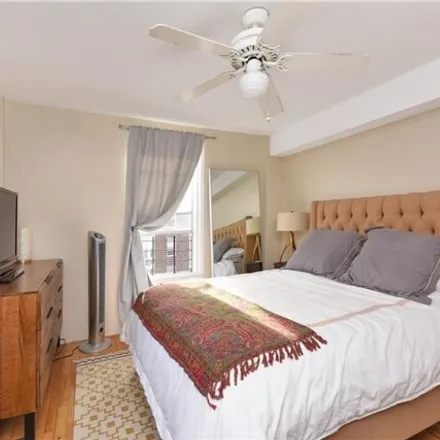Image 5 - 180 72nd Street, New York, NY 11209, USA - Apartment for sale