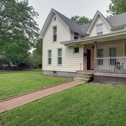 Buy this 3 bed house on 392 West Columbia Avenue in Champaign, IL 61820