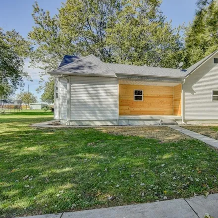 Buy this 3 bed house on 1109 North Grove Street in Virden, Macoupin County