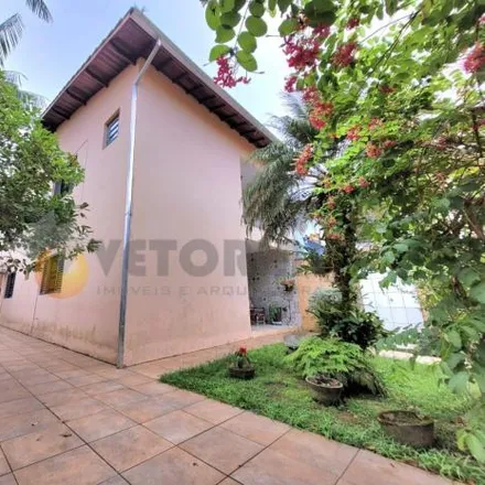 Buy this 5 bed house on Rua Luiza Fernandes Moreira in Benfica, Caraguatatuba - SP