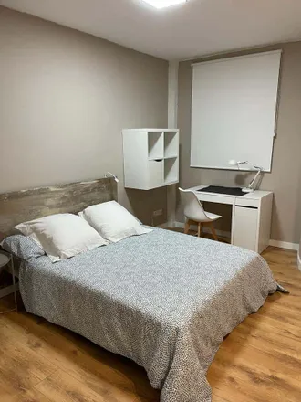 Rent this 5 bed room on Carrer de Conca in 15, 46007 Valencia