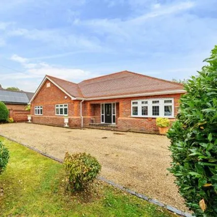 Image 2 - Woodcock Hall Farm, Post Office, Green Road, Thorpe, TW20 8QS, United Kingdom - House for rent