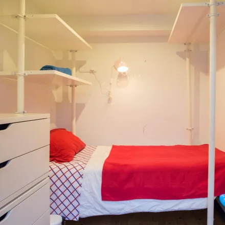 Rent this 5 bed room on Rua Arquitecto Nicolau Nasoni 3 in 4050-205 Porto, Portugal