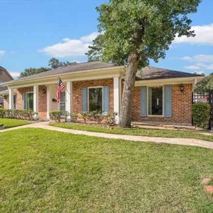 Image 3 - 6129 Greenmont Drive, Houston, TX 77092, USA - House for sale