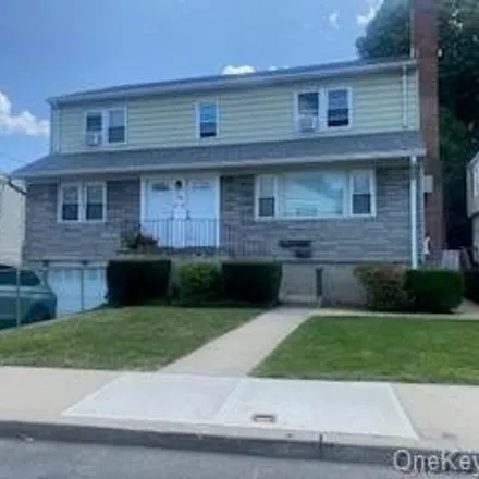 Rent this 3 bed house on 138 Washington St Unit 3 in Mamaroneck, New York