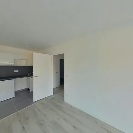 Rent this 2 bed apartment on 45 a Rue Longpaon in 76160 Darnétal, France