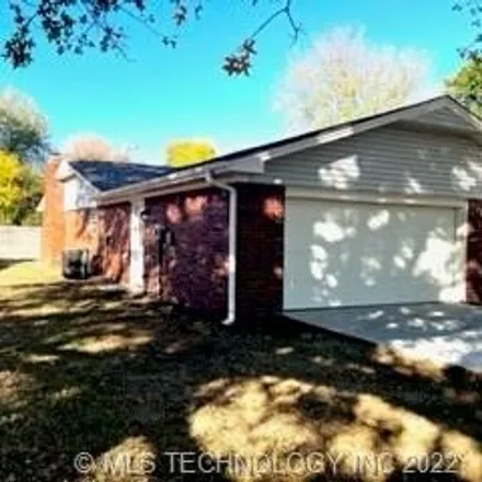 Image 5 - 2604 Rutherford Street, Muskogee, OK 74403, USA - House for sale