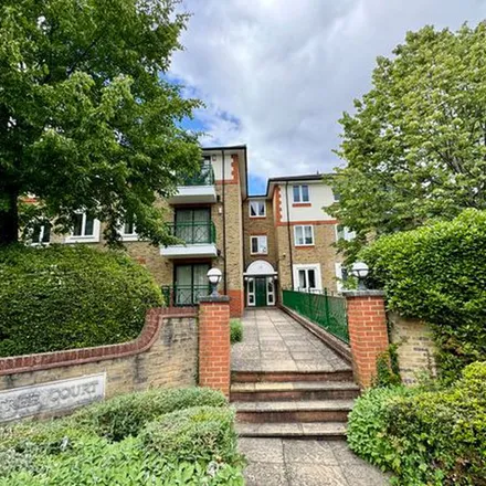 Rent this 2 bed apartment on B275 in London, CR2 6FJ