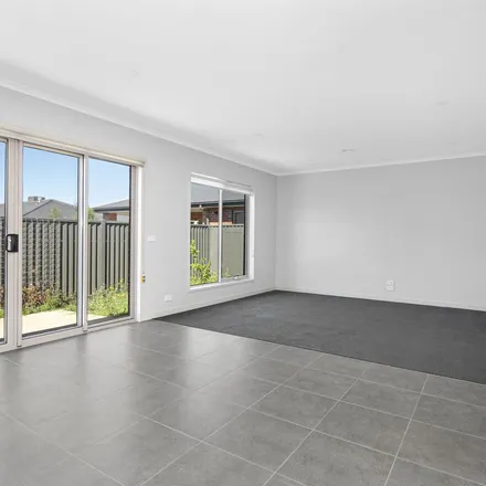 Image 4 - Creekstone Drive, Alfredton VIC 3350, Australia - Apartment for rent