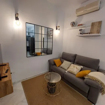 Rent this 2 bed apartment on Bosch Car Service in Calle Rodrigo de Triana, 112