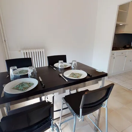 Image 3 - 62 Rue Philippe Fabia, 69008 Lyon, France - Apartment for rent