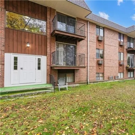 Buy this 2 bed condo on 98 Grant Court in Saylesville, Lincoln