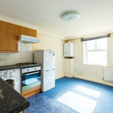 Image 3 - Gainsborough Road, London, RM8 2DL, United Kingdom - Apartment for rent