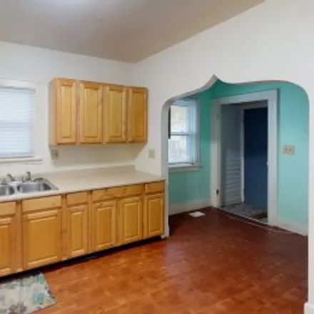 Rent this 2 bed apartment on 1829 Barrows Street in DeVeaux, Toledo