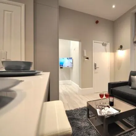 Rent this studio apartment on 44 Notting Hill Gate in London, W11 3HX