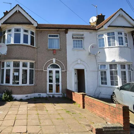 Rent this 3 bed townhouse on Salisbury Avenue in London, IG11 9XU