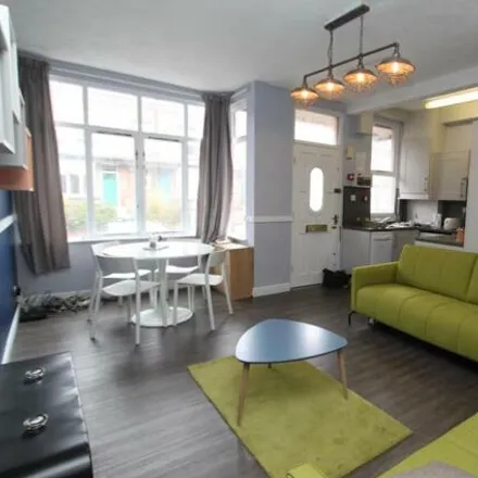 Rent this 5 bed townhouse on Talbot Terrace in Leeds, LS4 2RN
