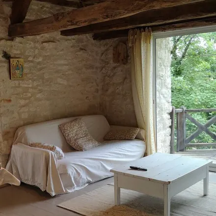 Rent this 4 bed house on Porte-du-Quercy in Lot, France