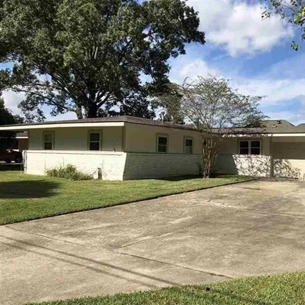 Rent this 3 bed house on 8065 Sholar Drive in Bonaire, East Baton Rouge Parish