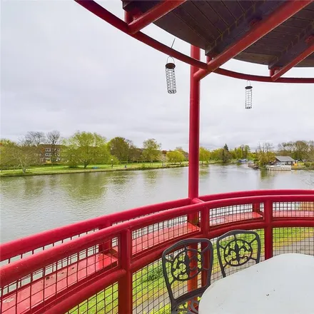 Rent this 3 bed apartment on Caversham Wharf in Waterman Place, Reading