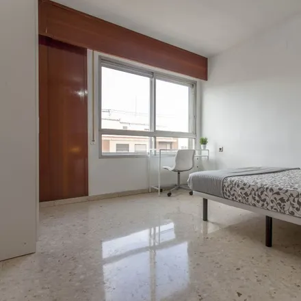Rent this 5 bed room on Avinguda del Cardenal Benlloch in 6, 46021 Valencia