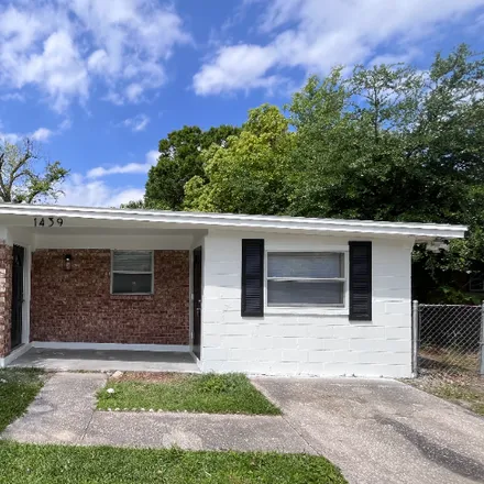 Rent this 3 bed house on 1439 E. 26th Street