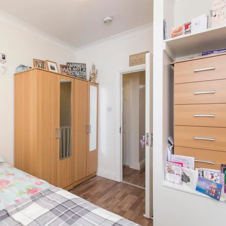 Rent this 5 bed room on 227 Westway in London, W12 0SB