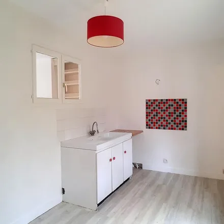 Rent this 6 bed apartment on 32 Rue Saint-lazare in 60800 Crépy-en-Valois, France