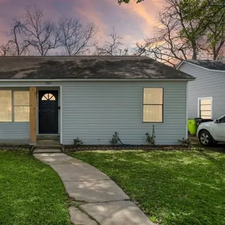 Buy this 3 bed house on 1564 Avenue M in Rosenberg, TX 77471