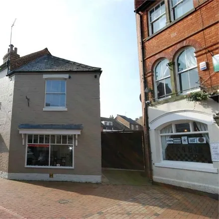 Rent this 2 bed apartment on Cafe Roj in 6 Chapel Street, Rugby