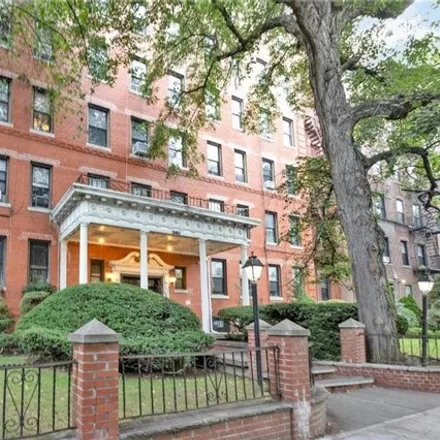 Image 1 - 240 Ocean Parkway, New York, NY 11218, USA - Apartment for sale
