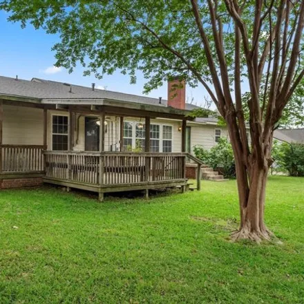 Image 2 - 713 West 7th Street, Mount Pleasant, TX 75455, USA - House for sale