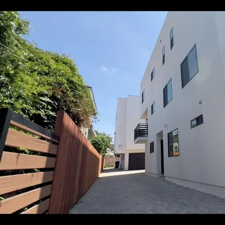 Rent this 2 bed apartment on 4017 Montclair Street in Los Angeles, CA 90018